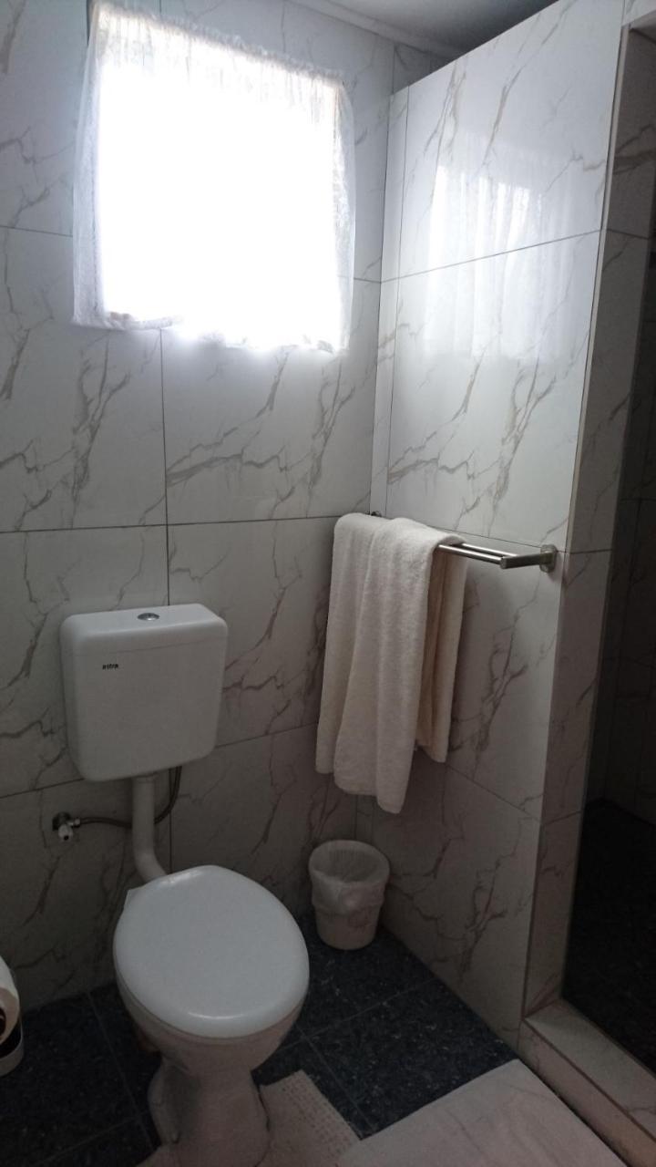 Rino'S Motel Арутанга Екстериор снимка